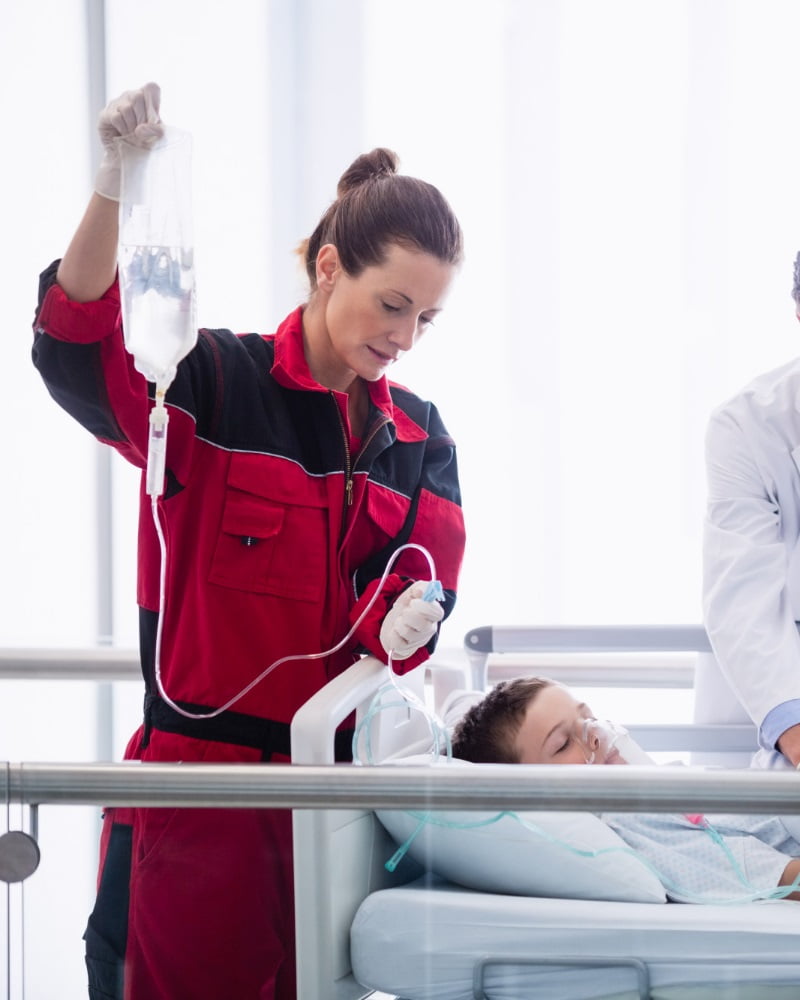 sanitariusz z pacjentem